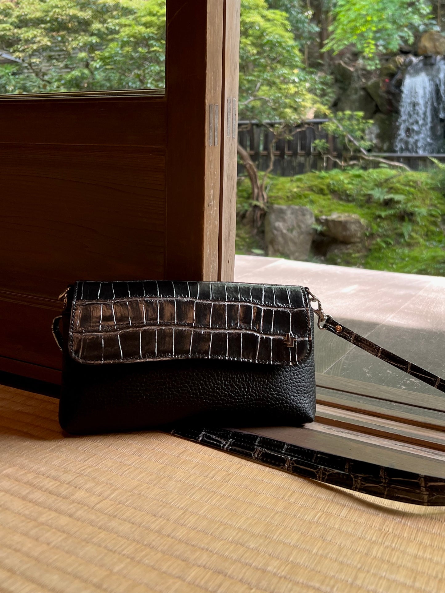 34. Shoulder Wallet (Tribeca Line)