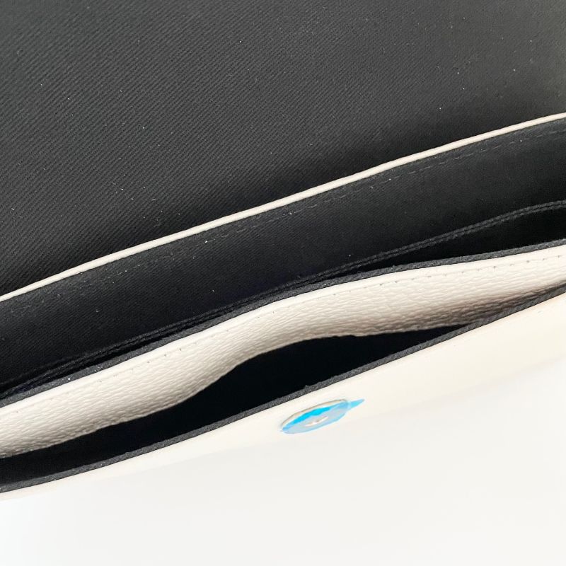 34. Shoulder Wallet (Tribeca Line)